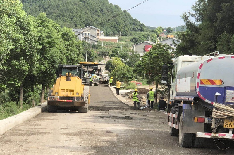 路橋集團搶晴天、戰(zhàn)雨天、斗夜間  全力以赴推進國道347項目建設(shè)